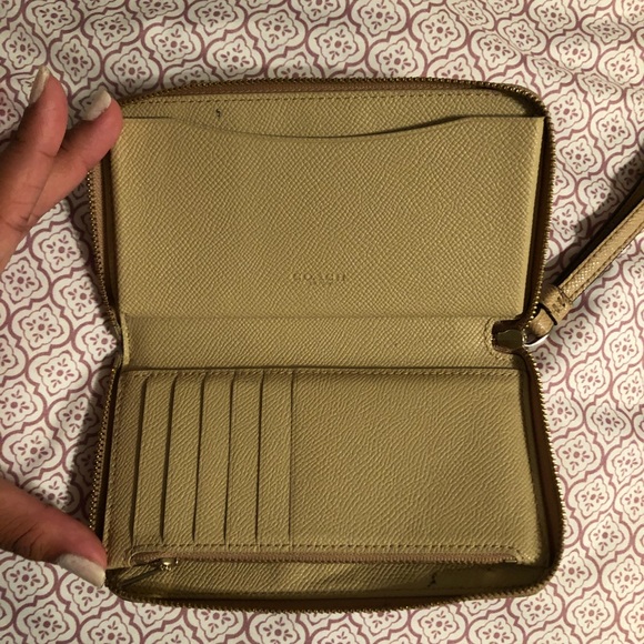 COACH wallet - Picture 2 of 7